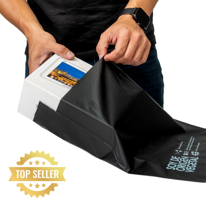 Bolsa courier negra compostable lisa 30x36 cm sobre de envío resistente 40 micrones para ropa y e-commerce Vinder Chile
